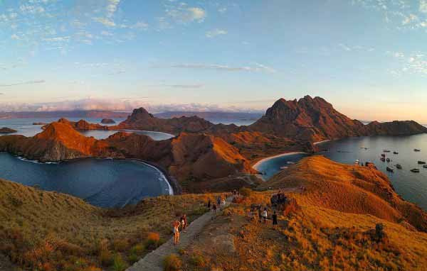 padar island labuan bajo trip