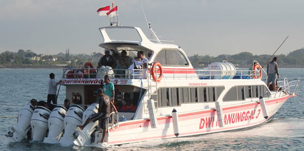 Dwi-Manunggal-Fast-Boat